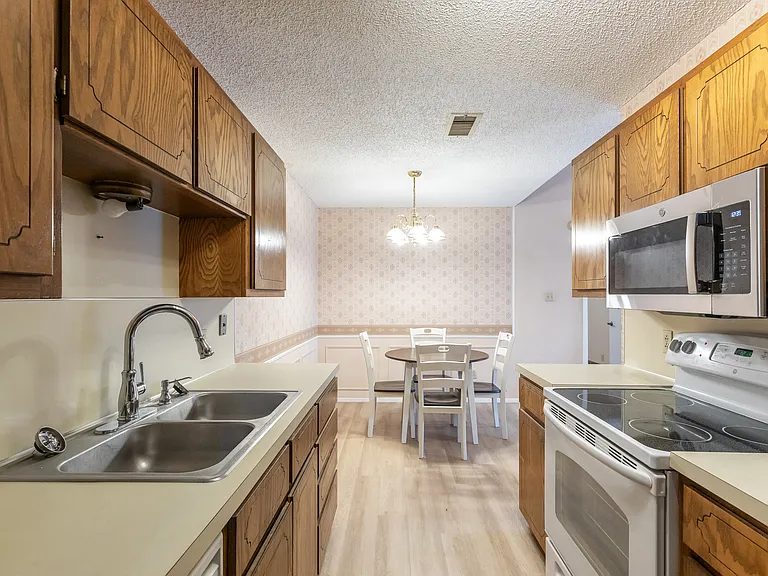 4074 Russell Ave — Photo 8