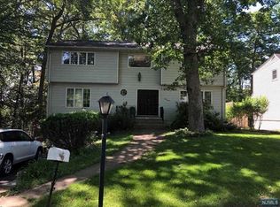 47 Calumet Ave, Oakland, NJ 07436