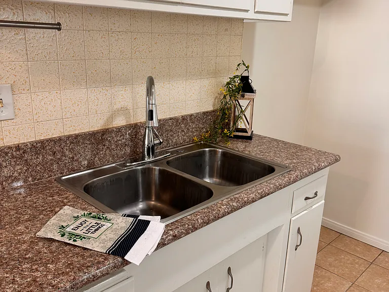 2101 E Charlotte St #20 — Photo 5