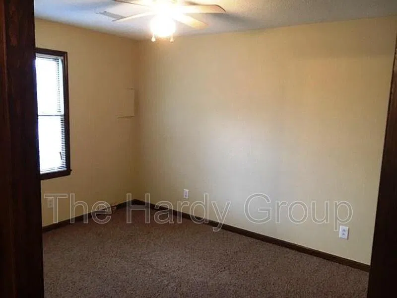 2 bed, 1.0 bath, 950 sqft, $945 — Photo 3