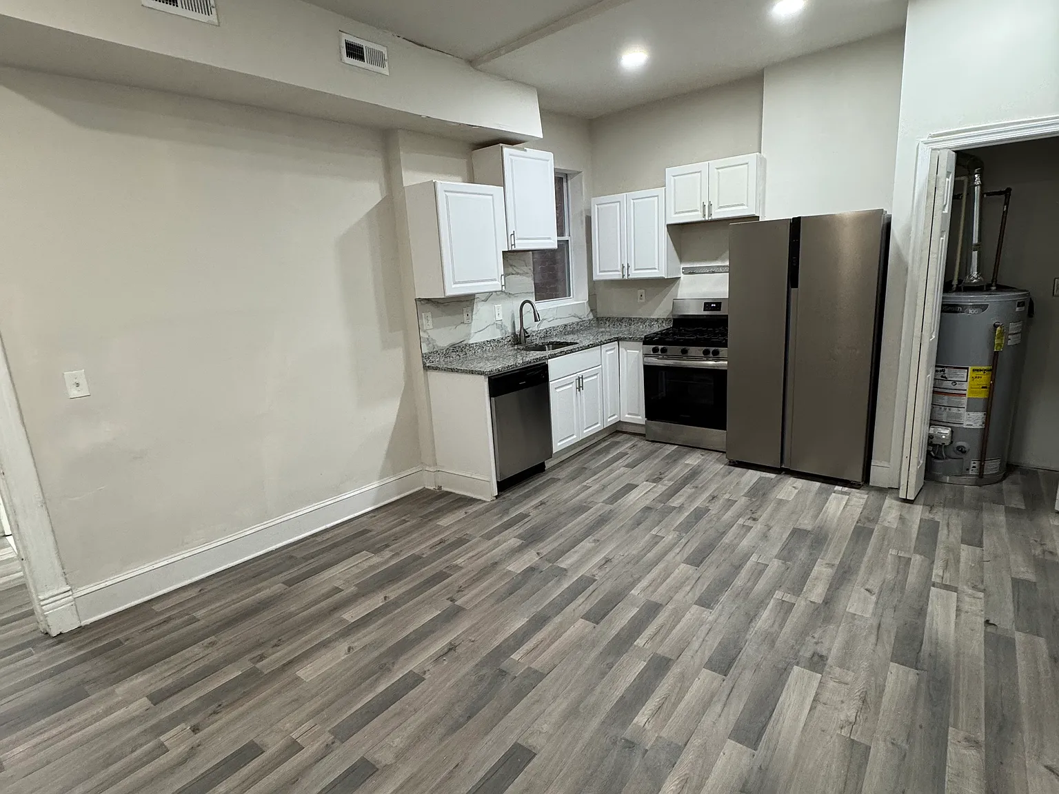 3 bed, 1200 sqft, $3,000 — Photo 2