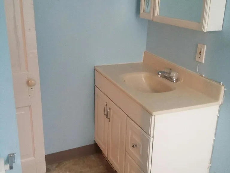 1951 E 123rd St #4 — Photo 7