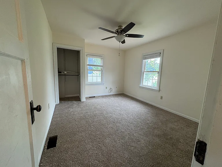1048 Wilmington Ave — Photo 3