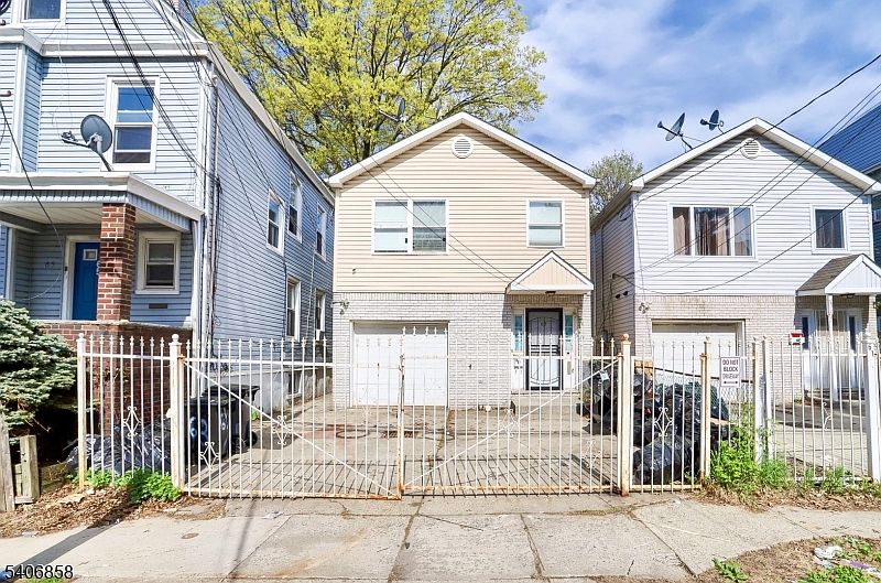 1st image of 63 Hobson St