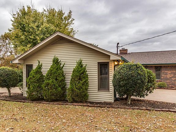 3rd image of 1240 Imperial Dr