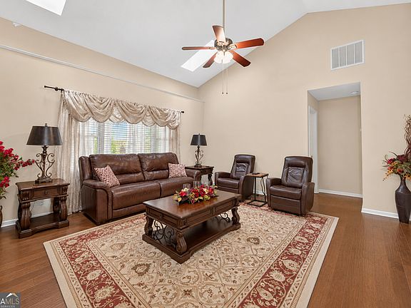 2nd image of 2955 Hillcreek Dr
