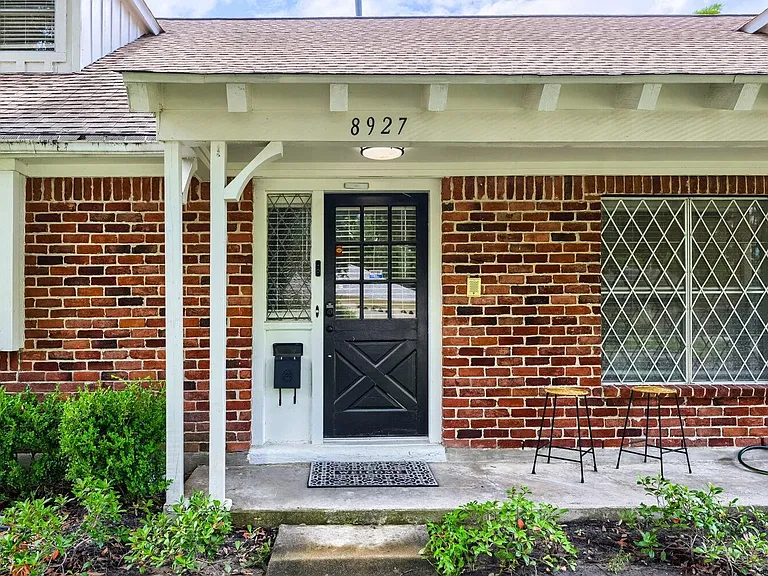 8927 Langdon Ln — Photo 2