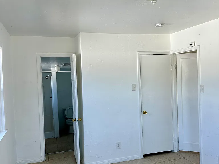 24730 E Court St — Photo 10