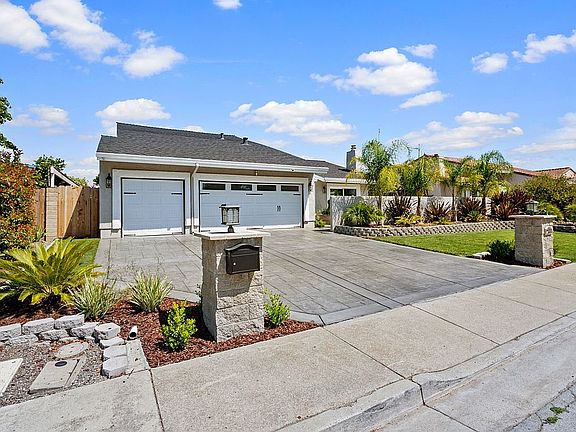 2nd image of 265 Hazelton Ct