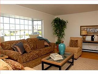 4th image of 2215 Bermuda Dr