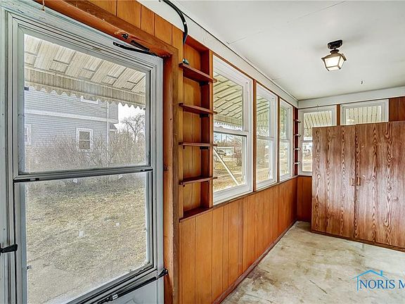 4th image of 837 Countway St