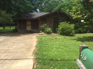 529 Valley View Dr, Philadelphia, MS 39350