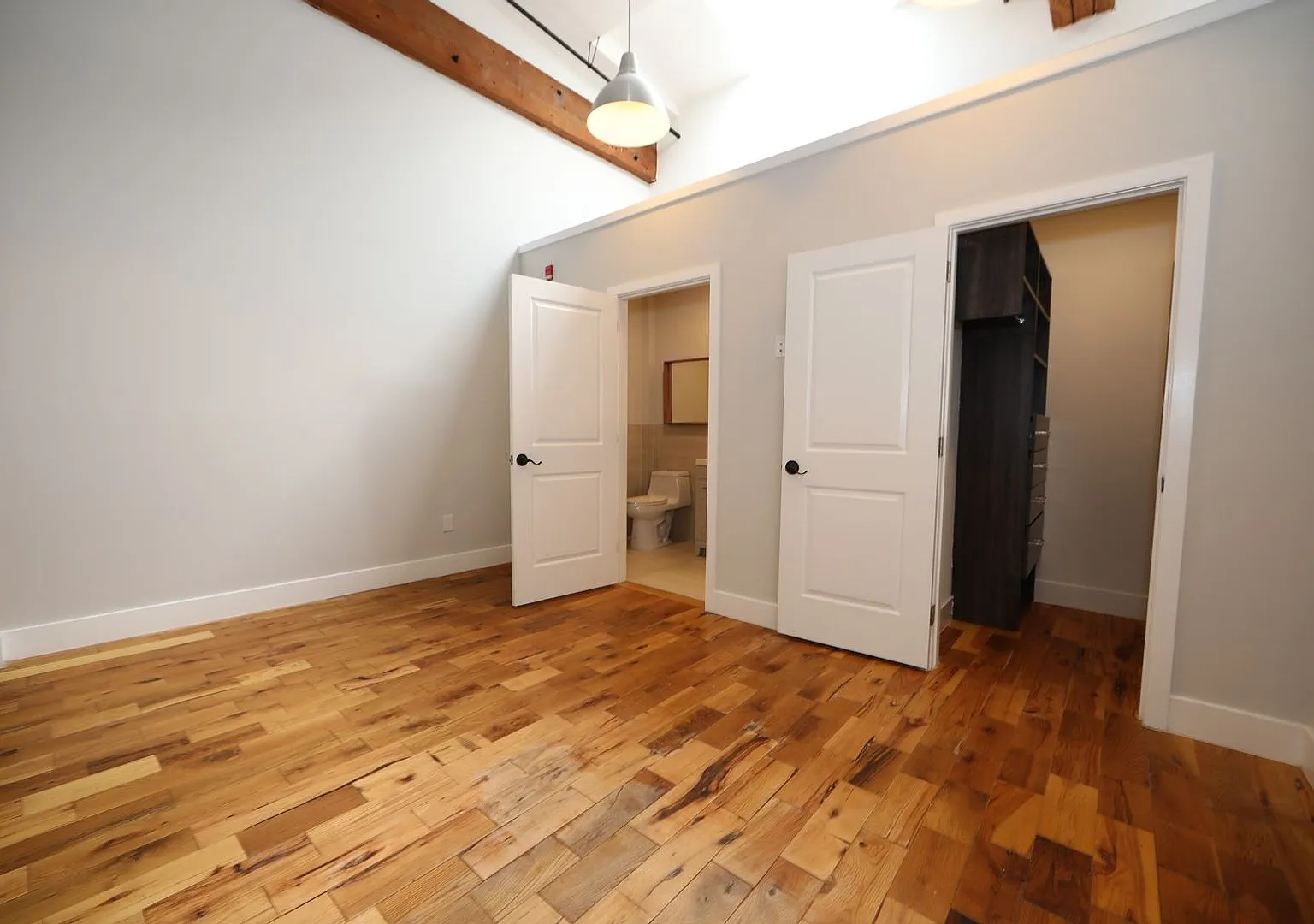1822 E Glenwood Ave — Photo 2