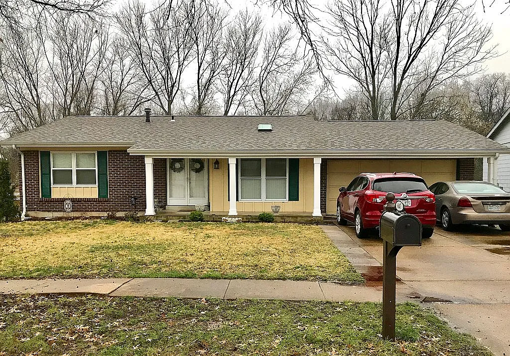 647 Turfwood Dr photo 1