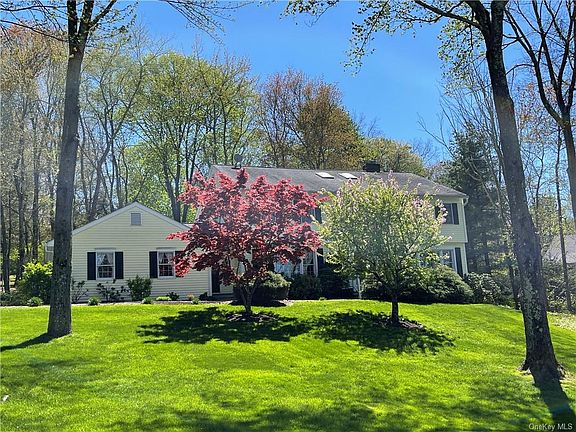 2nd image of 176 Deerfield Ln N