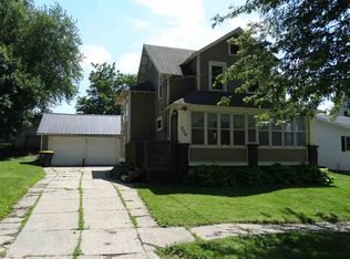 206 4th St SW, Waukon, IA 52172