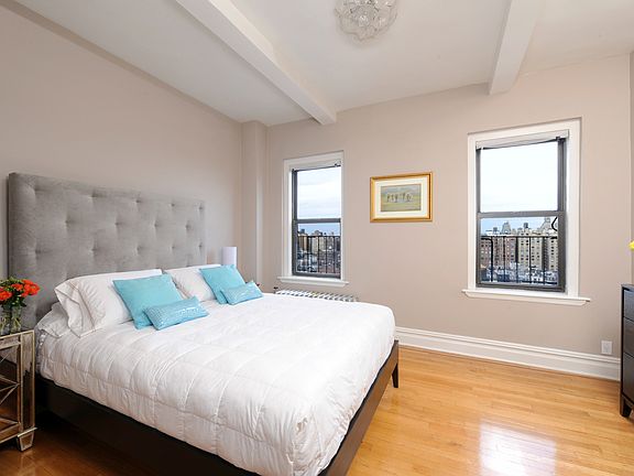 4th image of 49 W 72nd St APT 17A