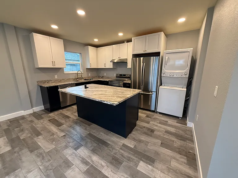 737 Walnut St — Photo 6