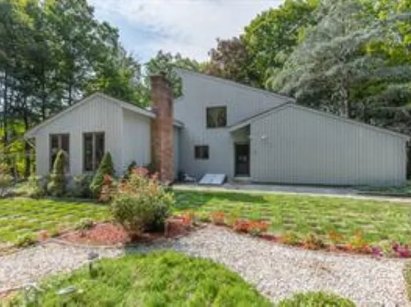 29 Pease Rd, Woodbridge, CT 06525