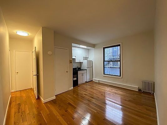 1st image of 11 E 32nd St Ph B