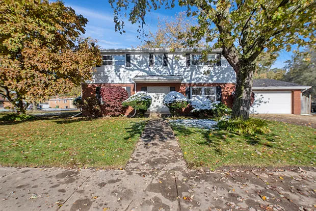 15733 University Ave photo 1