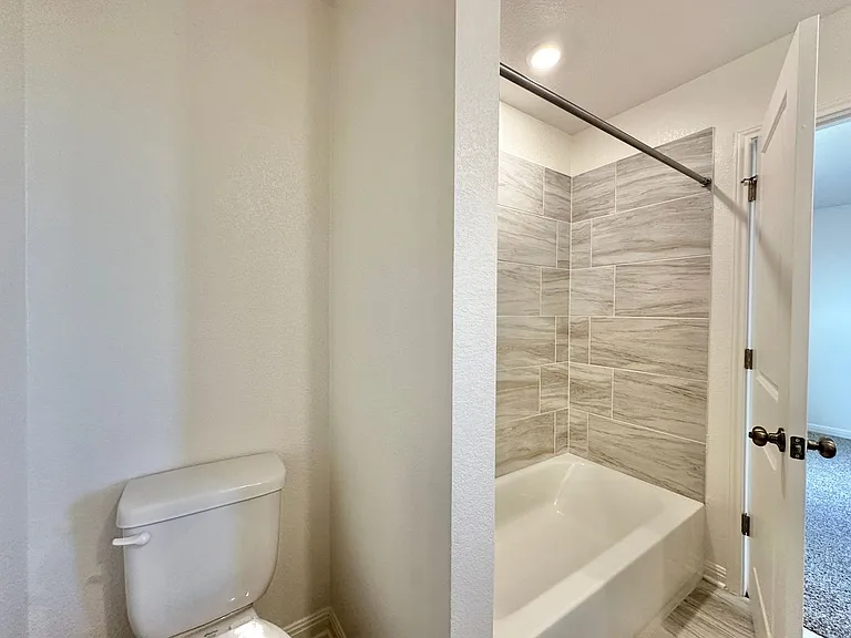 5913 Betty Lou Dr — Photo 28