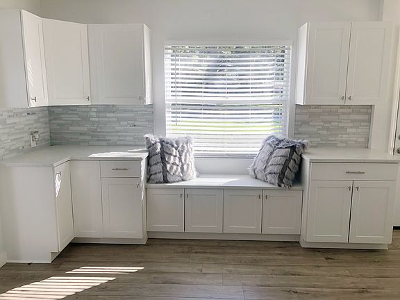 4th image of 1919 Bonita Way S