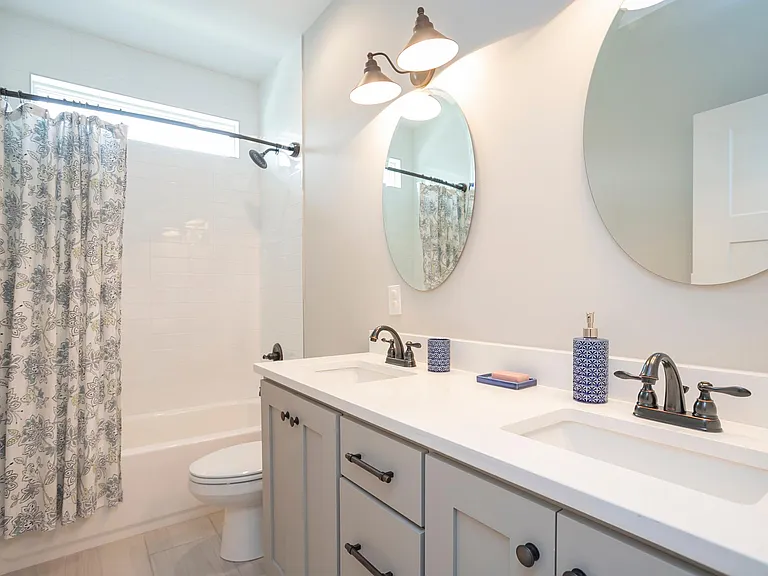 647 James Ave #A — Photo 32