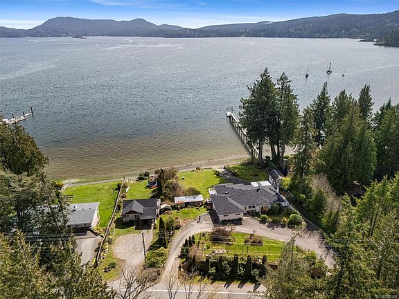 5th image of 5979 Sooke Rd