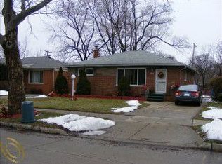 22150 Kenosha Ave, Oak Park, MI 48237