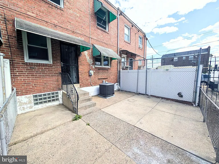 1834 S 28th St — Photo 22
