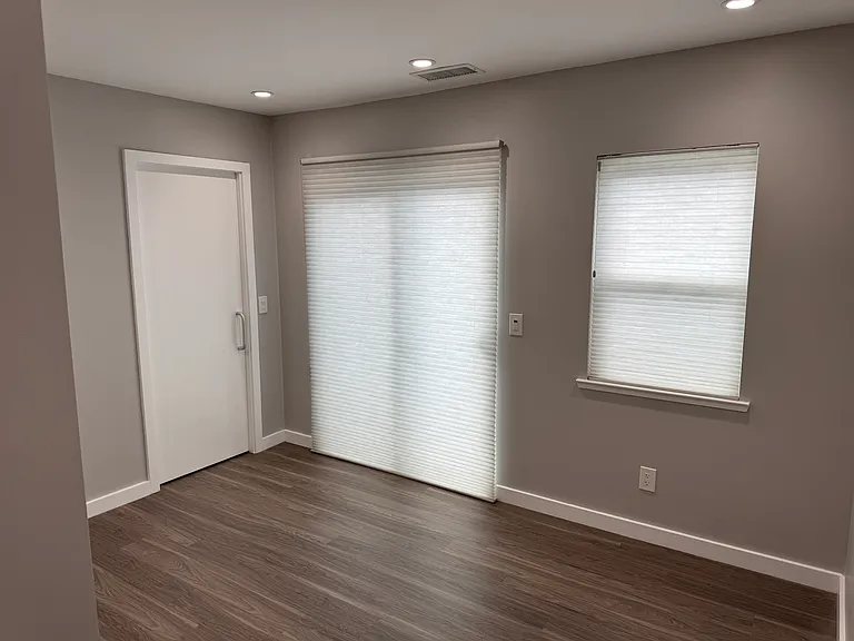 Fifth bedroom (Office with Closet)