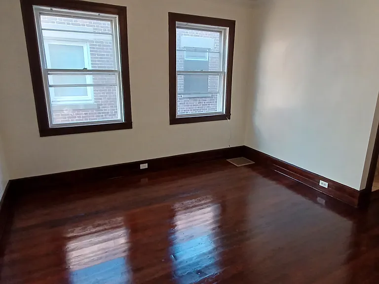 260 Bond St — Photo 13
