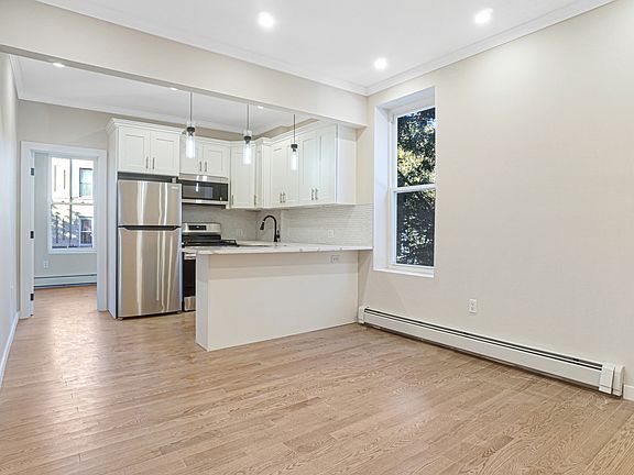 2nd image of 386 Chauncey St #2