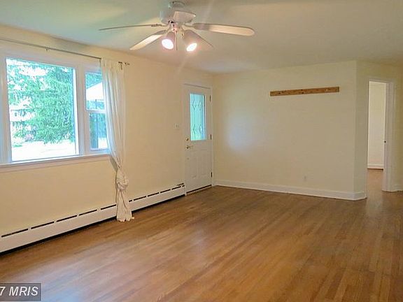 3rd image of 903 S Warfield Dr