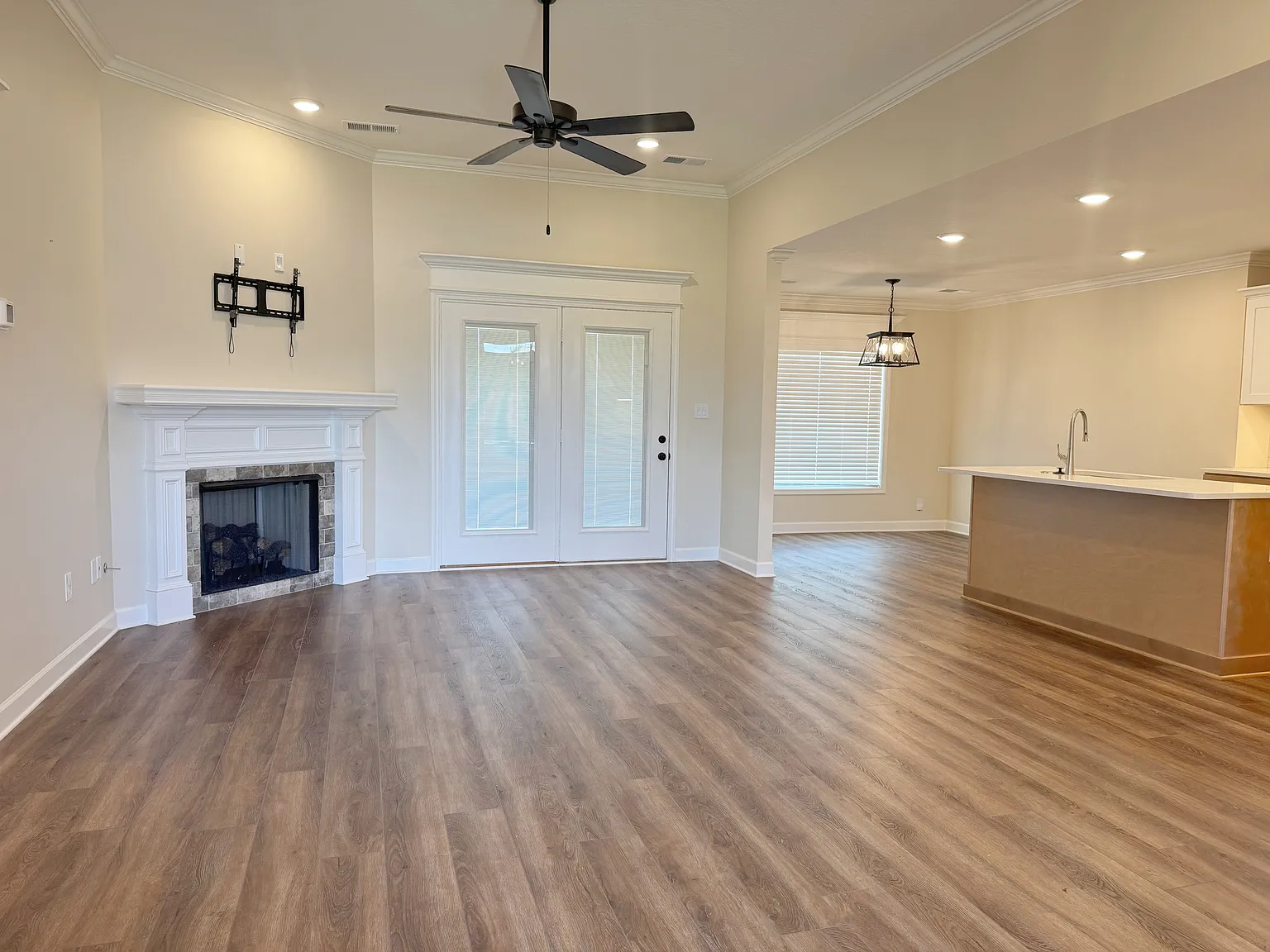 3 bed, 1681 sqft, $2,300 — Photo 2