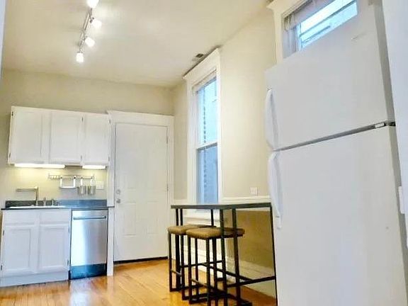 3rd image of 1535 N Bosworth Ave APT 2F