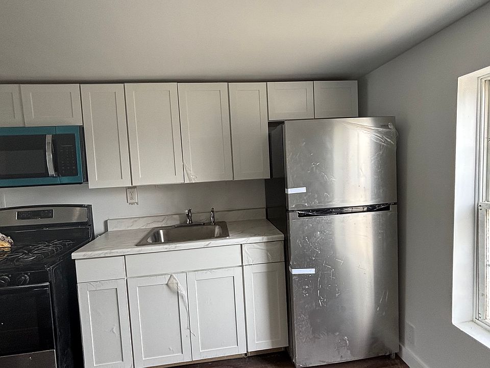1st image of 131 La Monte Ave #B
