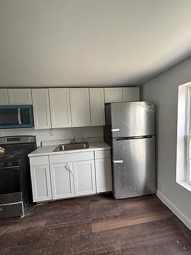 131 La Monte Ave #B Photo 1
