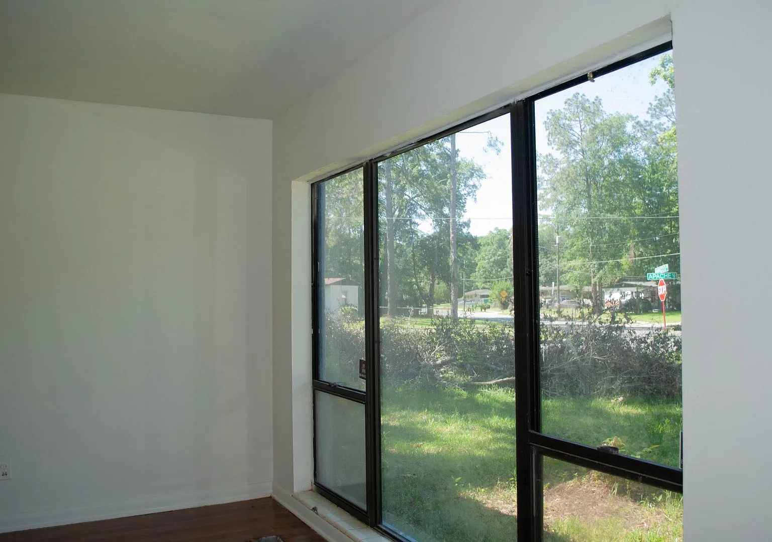 Newly Renovated 3/2 — Photo 2
