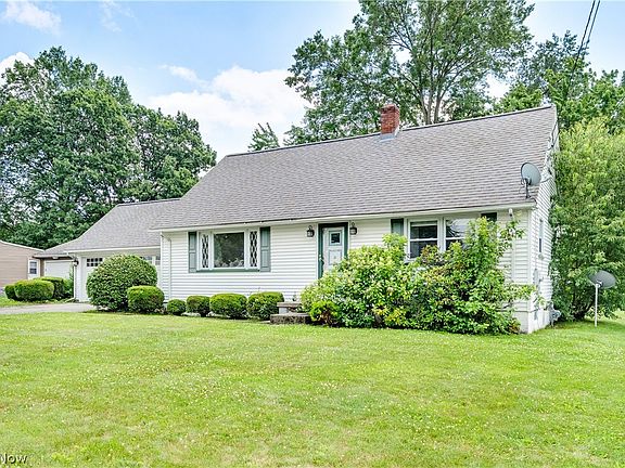 3rd image of 24 Deeringwood Dr