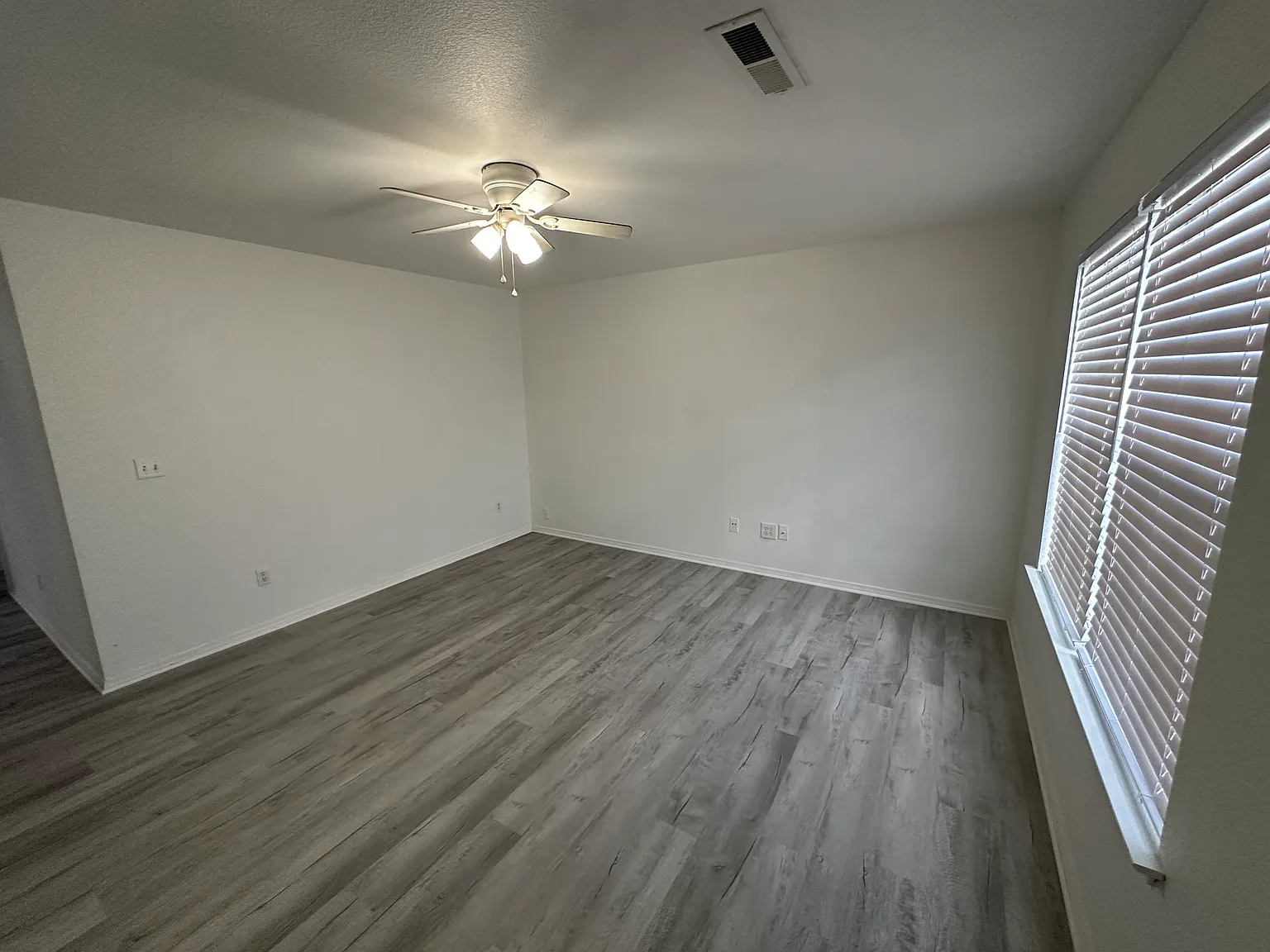 2 bed, 950 sqft, $1,100 — Photo 2