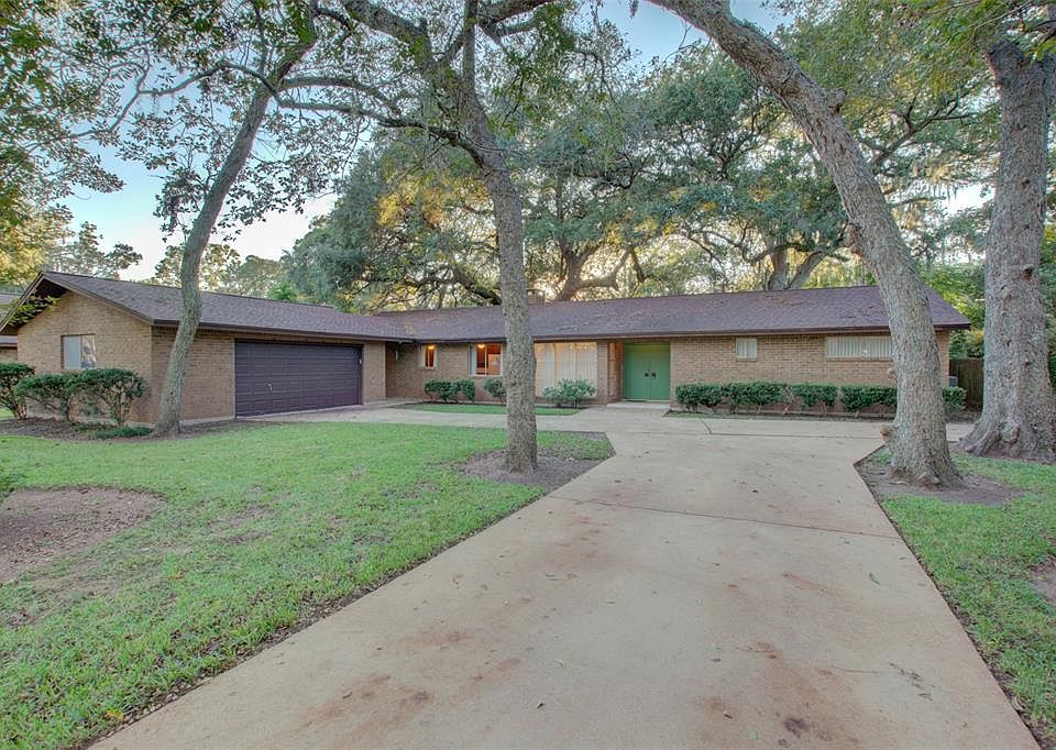 1st image of 306 Forest Dr