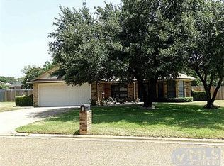 221 Colonial Cir, Athens, TX 75751