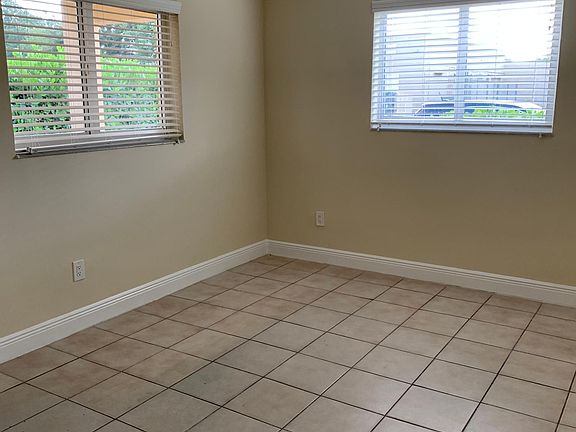 4th image of 430 NW 47th Ave #1