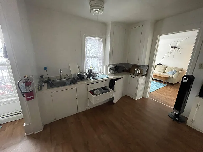 272 Pearl St — Photo 7
