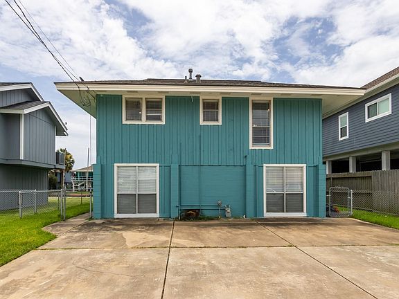 2nd image of 34 Dolphin St