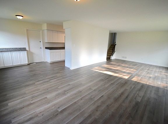 5th image of 2S037 Churchill Ln
