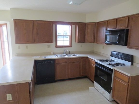 4th image of 745 Campton Dr