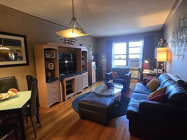 2540 31st Ave APT 4T, Long Island City, NY 11106